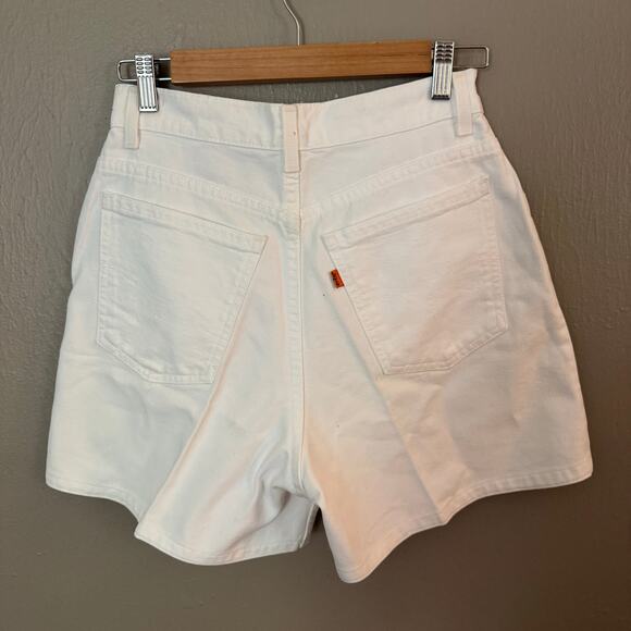 VINTAGE LEVI'S Orange Tab White Denim Shorts Size 10 Regular Fit - Picture 5 of 5
